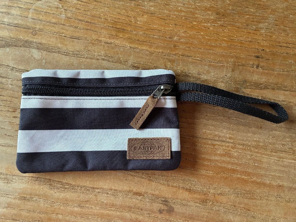 Eastpak zakje tasje etui (17x11 cm) Moriah Single, Wit, Minder dan 35 cm, Zo goed als nieuw, Minder dan 20 cm