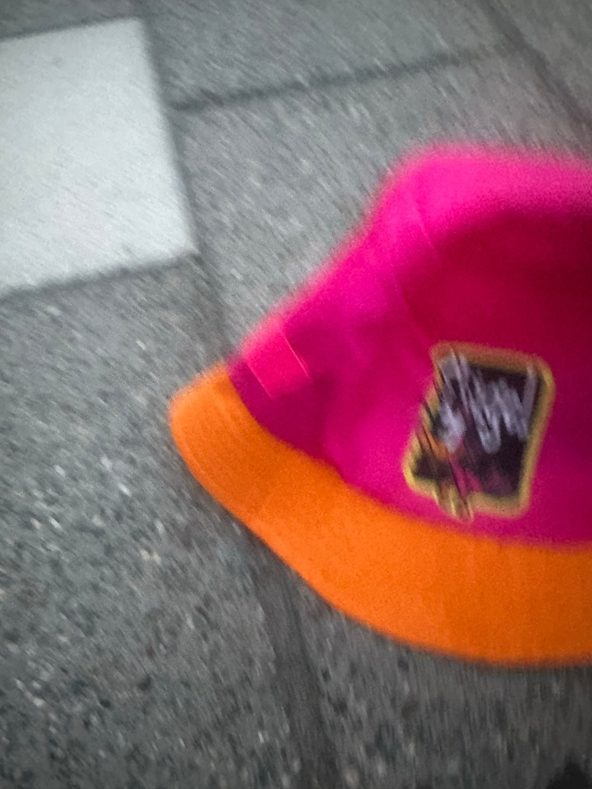 Nieuwe Flugel bucket hat - Roze/Oranje, Kleding | Dames, Ophalen, Nieuw, One size fits all, Hoed
