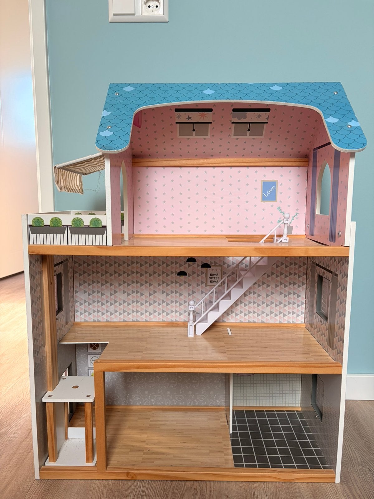 Groot poppenhuis (80cm hoog) incl veel accessoires, Ophalen, Zo goed als nieuw, Poppenhuis