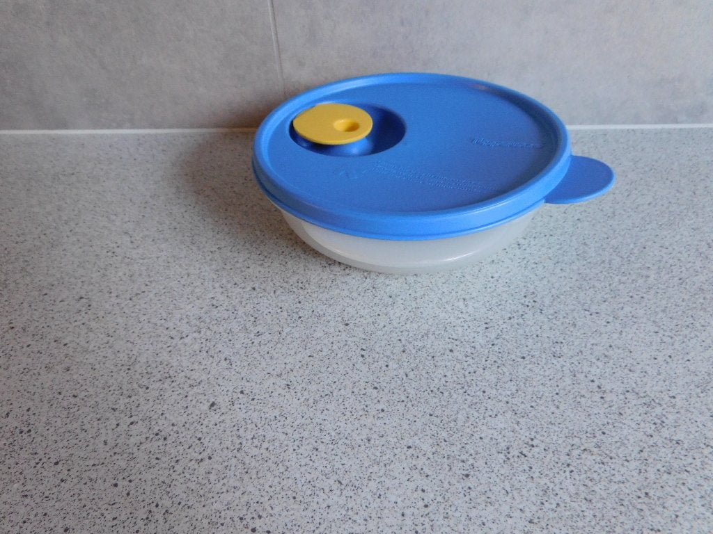 Tupperware Crystal Wave Kom 400 ml. Blauw, Gebruikt, Ophalen of Verzenden, Met deksel, Bak of Kom