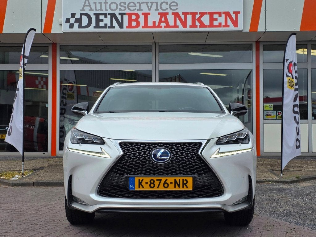 Lexus NX 300h AWD Luxury Line F Sport BJ.11-2015 / Navigatie, Auto's, Lexus, Gebruikt, Leder, 155 pk, Hybride Elektrisch/Benzine