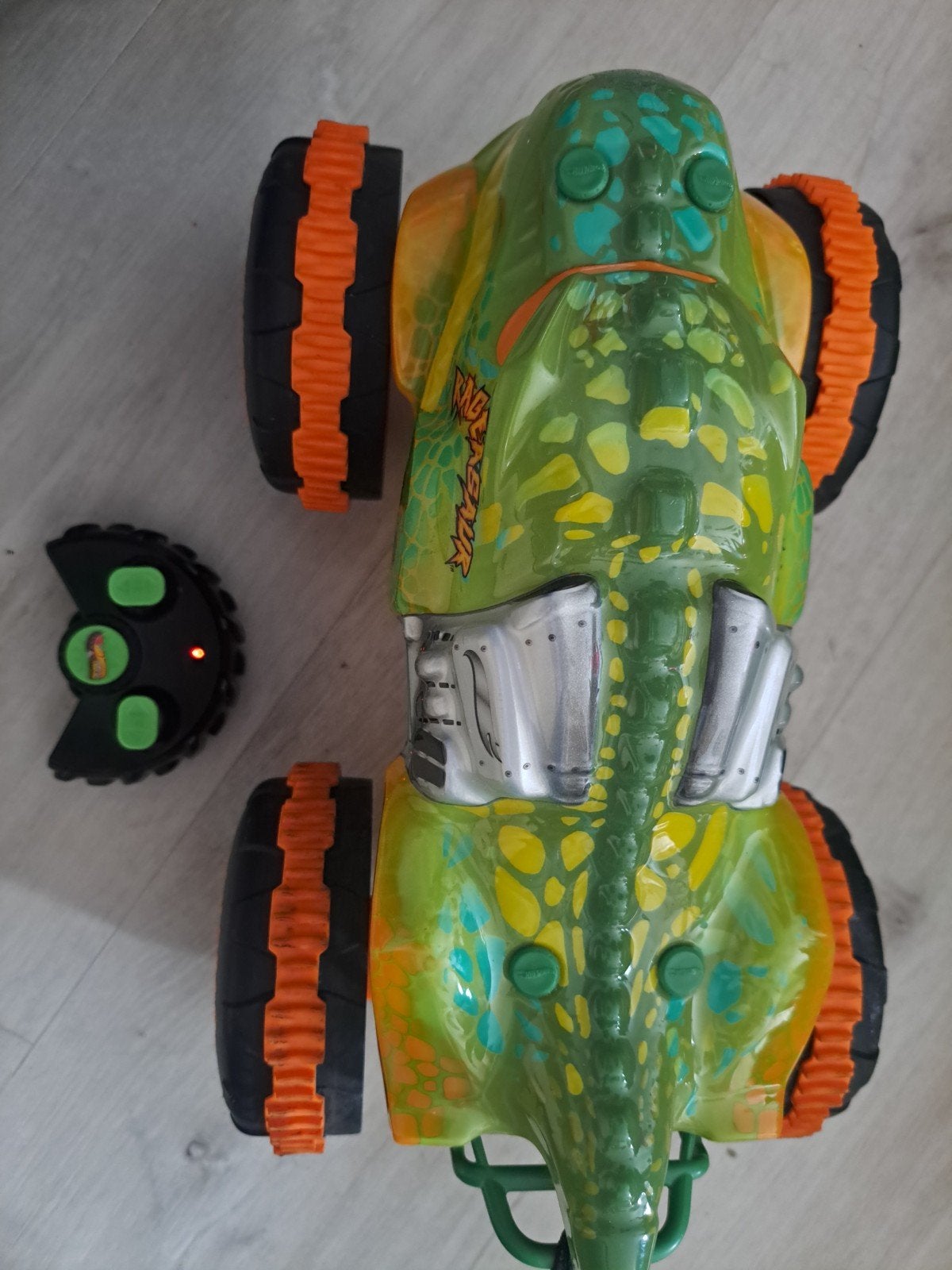 Hot Wheels RC auto - groen/oranje dinosaurus, Elektro, Gebruikt, Auto offroad, Ophalen of Verzenden