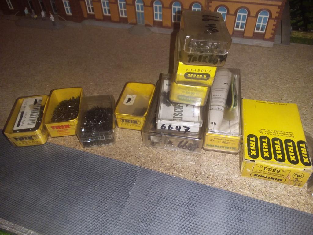 Minitrix voorraad
66537 1x doosjes railspijkers 5 euro per d, Gelijkstroom, Trix, Nieuw, Rails