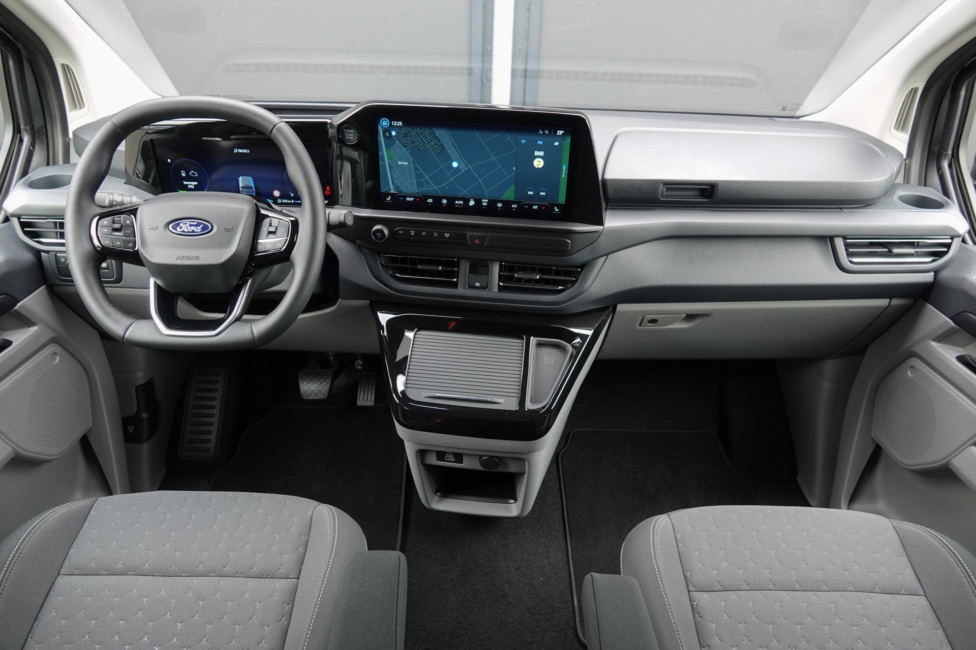 Ford Transit Custom L2H1 Dubbel Cabine 2.5PHEV 233Pk Aut. |, Auto's, Bestelauto's, Gebruikt, Zwart, 4 cilinders, 2159 kg