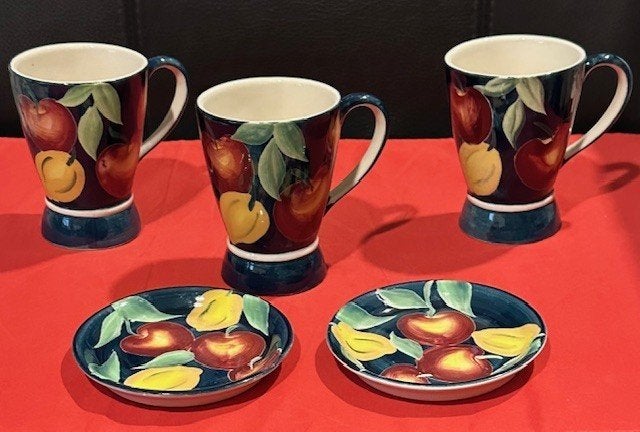 Vic's - 3x mok/beker op voet + 2x theetip kers/appel/fruit, Huis en Inrichting, Keuken | Servies, Ophalen, Gebruikt, Overige typen