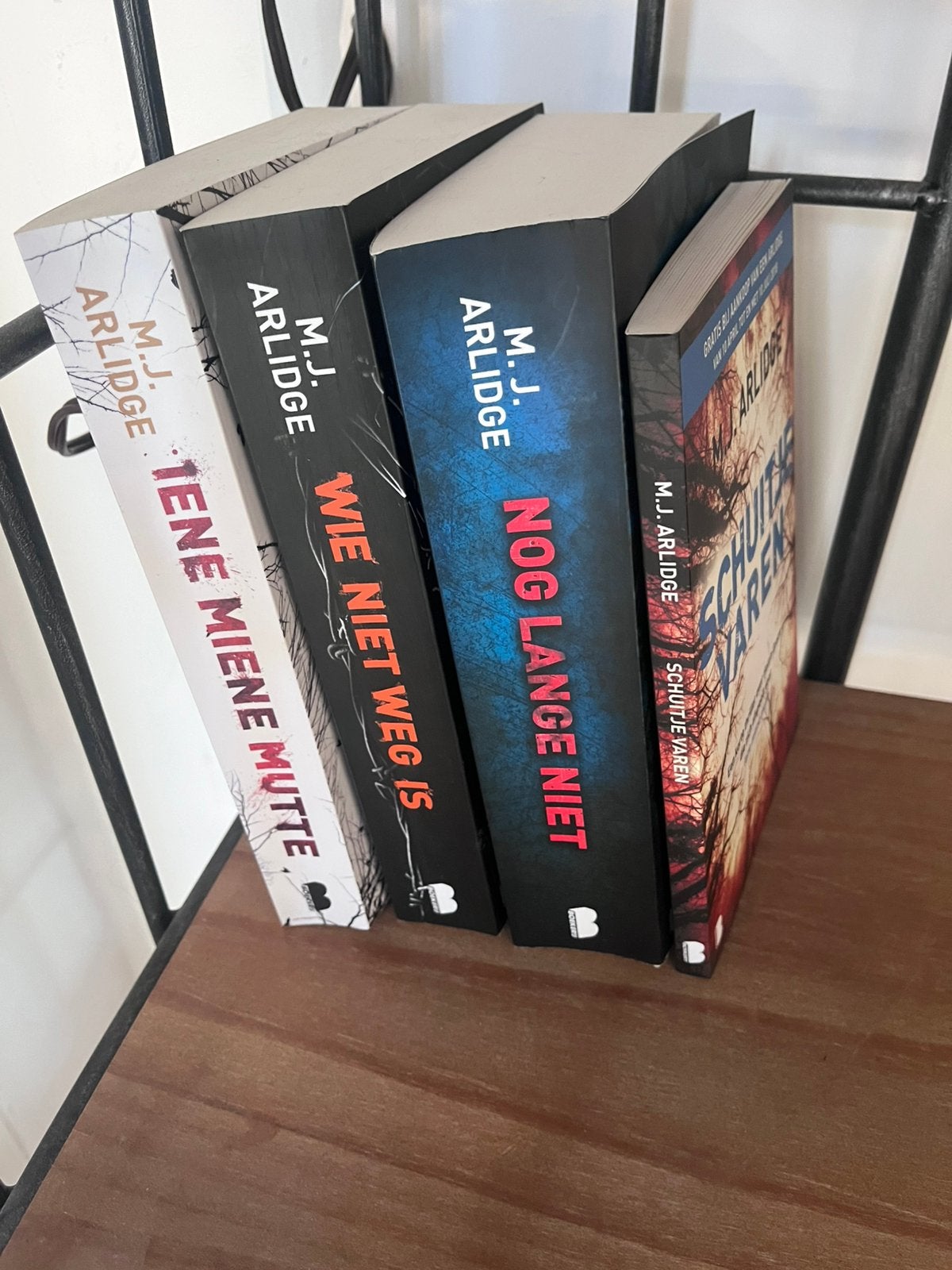 Mj Arlidge, Boeken, Ophalen of Verzenden, Zo goed als nieuw