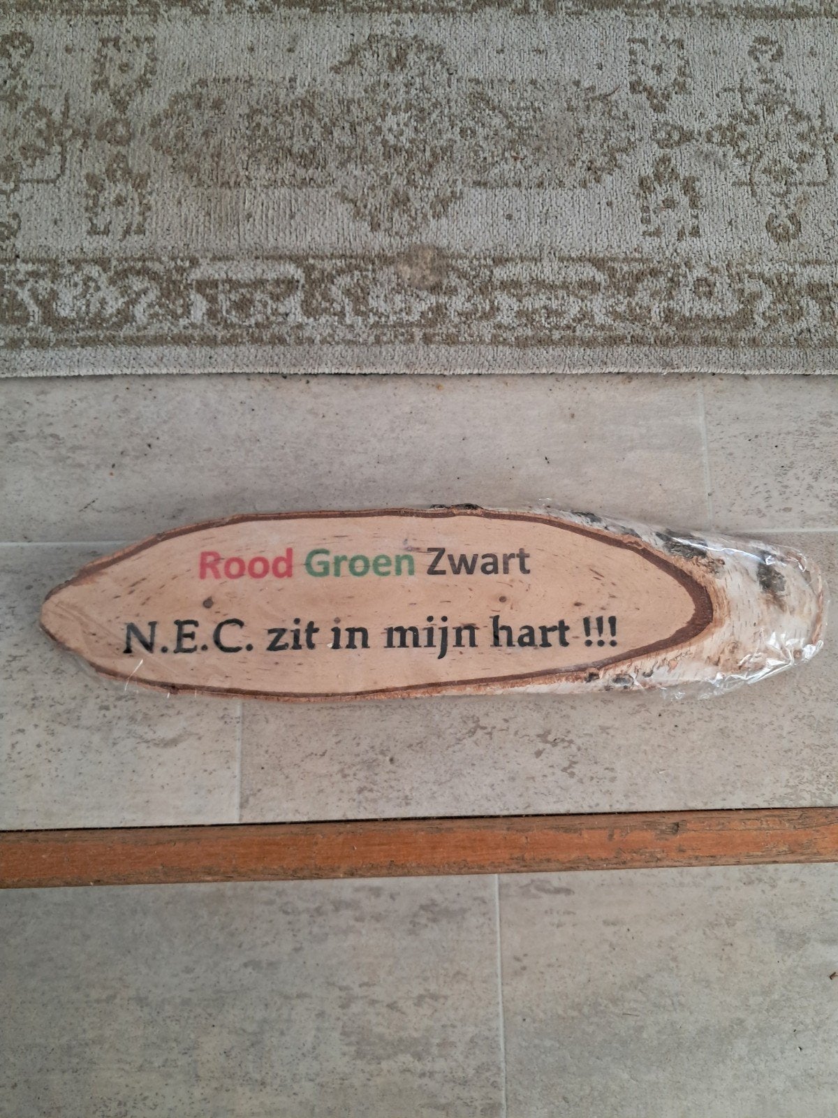 NEC Nijmegse voetbal Rood groen zwart op berkenhoud gebrand, Maat XL, Ophalen of Verzenden, Overige typen