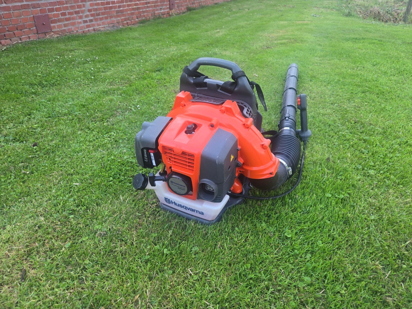 Husqvarna 350 BT bladblazer | Bj. 2021 | Ruggedragen BT350, Tuin en Terras, Bladblazers, Benzine, Gebruikt, Husqvarna 350BT bladblazer