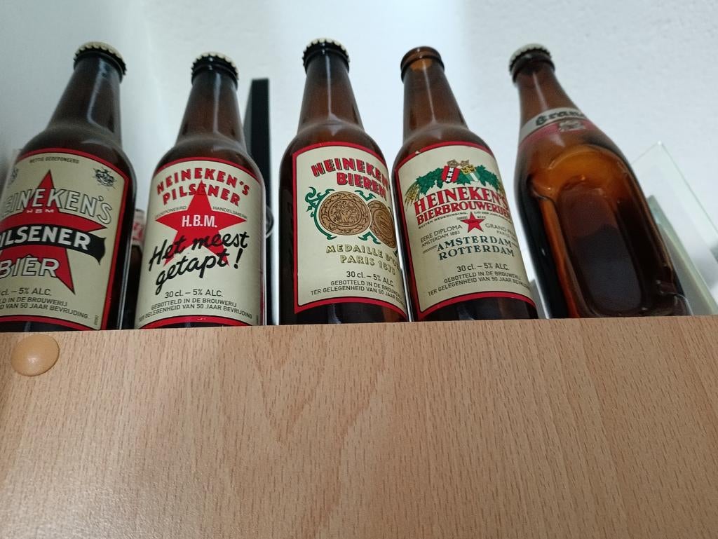 4 aparte bierflesjes voor de verzamelaar de uiterst rechts i, Ophalen of Verzenden, Zo goed als nieuw, Glas of Glazen, Overige merken