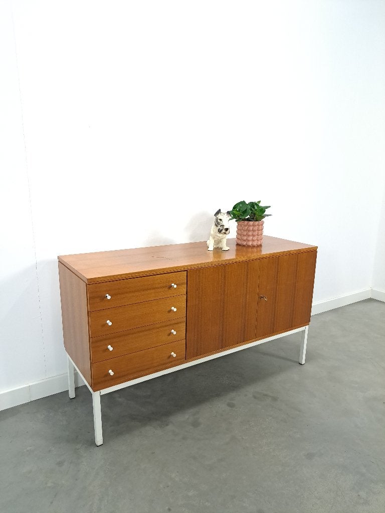 Fineer dressoir uit Zweden met wit stalen poten, Met plank(en), Gebruikt, Ophalen of Verzenden, 25 tot 50 cm