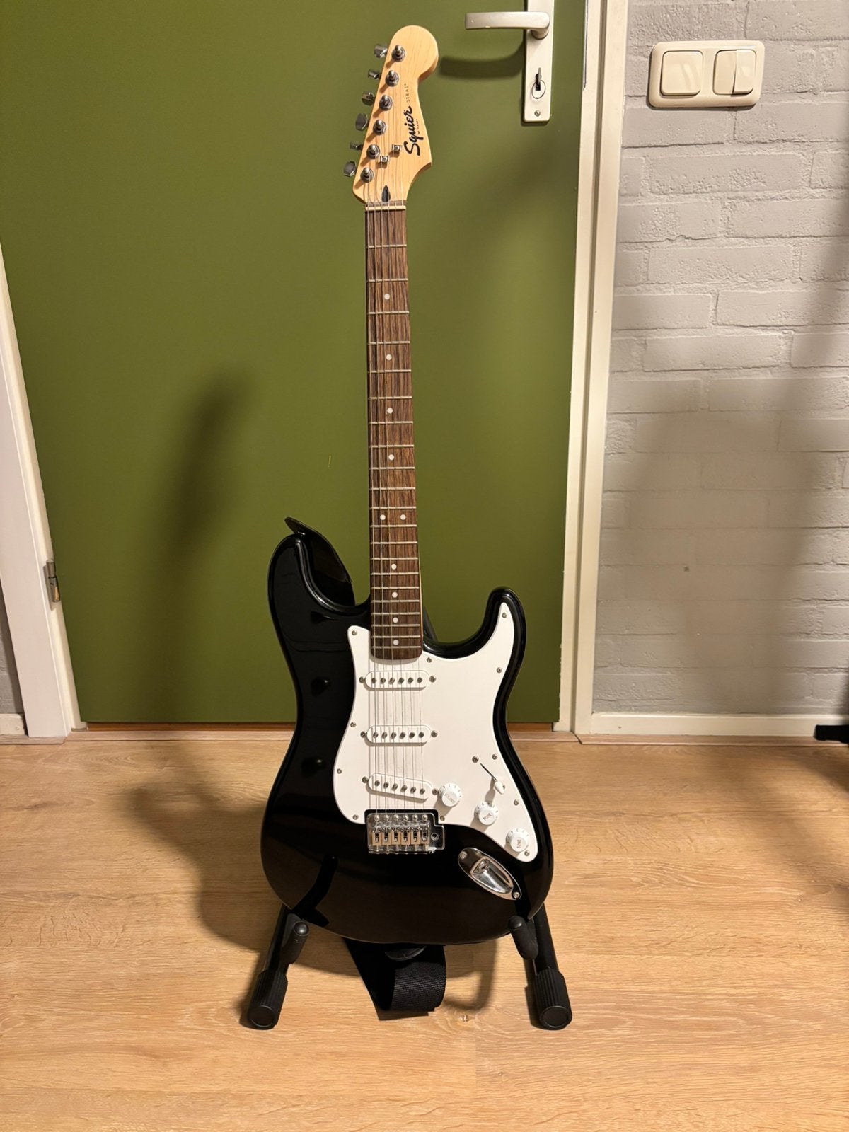 Squier Stratocaster Compleet met versterker, Ophalen, Fender, Met versterker, Zo goed als nieuw