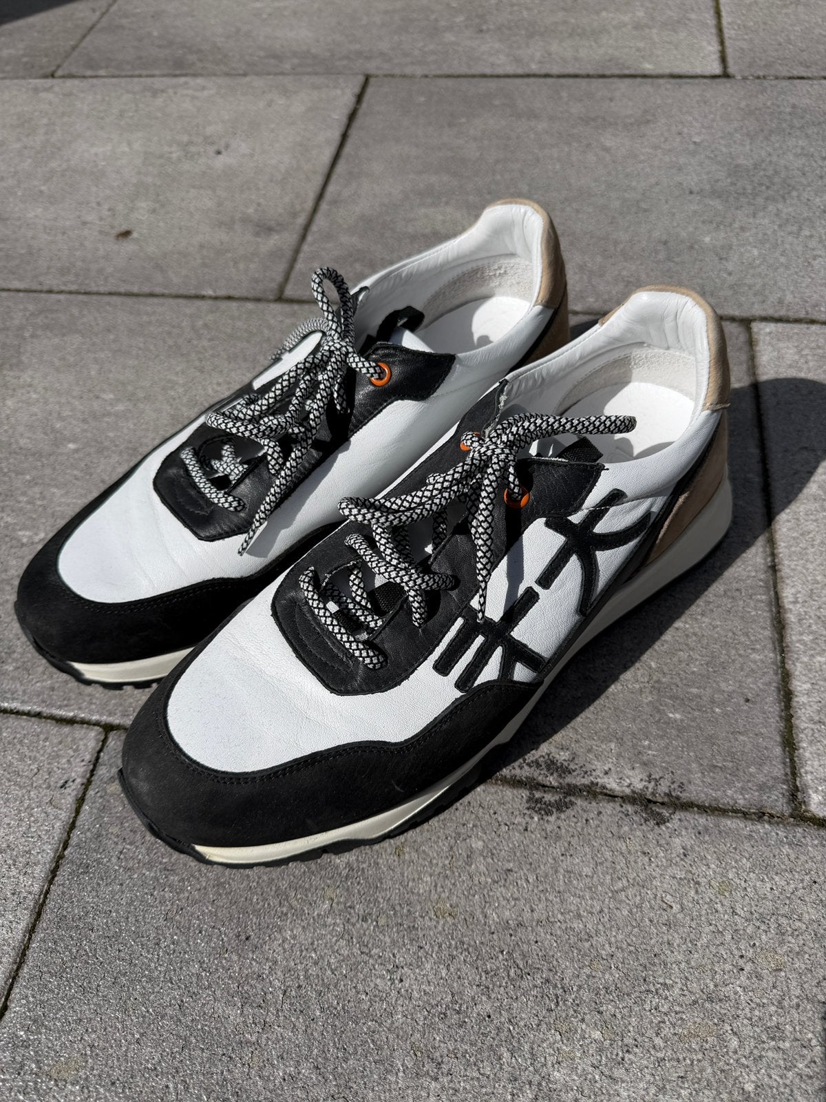 Sneakers BEAT maat 44 zwart, wit en bruin, Wit, Ophalen of Verzenden, Sneakers of Gympen, Zo goed als nieuw