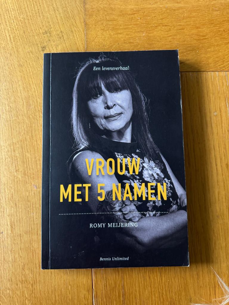 Romy Meijering - Vrouw met 5 namen, Ophalen of Verzenden, Zo goed als nieuw, Romy Meijering