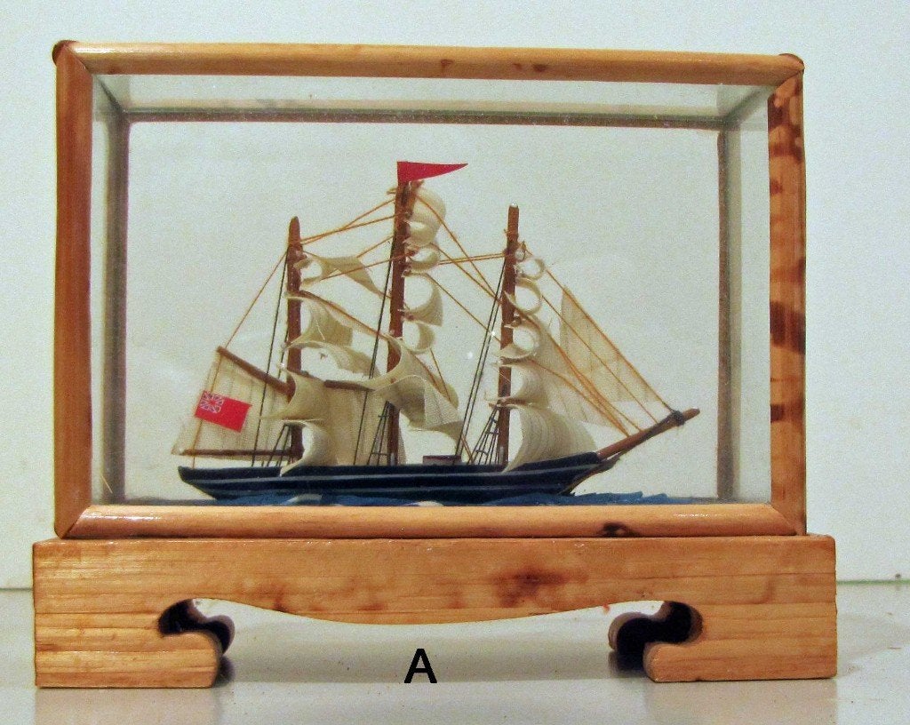 Mini scheepsmodellen 2 en 3 master in vitrinekistje, Verzamelen, Scheepvaart, Ophalen of Verzenden, Zo goed als nieuw, Zeilboot