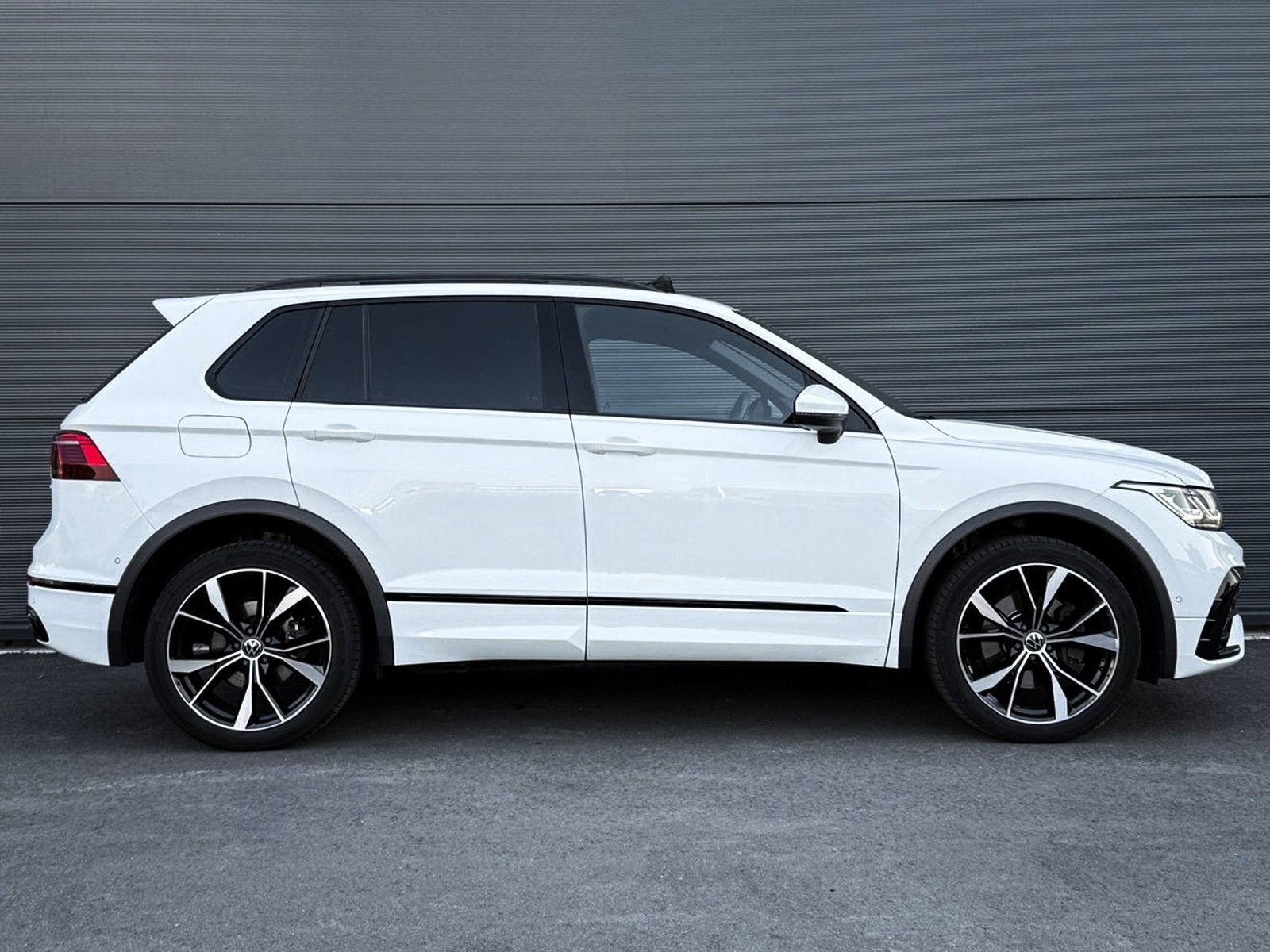 Volkswagen TIGUAN 1.4 TSI eHybrid 3X R-Line, 245PK, Pano, AC, Auto's, 1716 kg, Automatische klimaatregeling, 4 cilinders, Wit