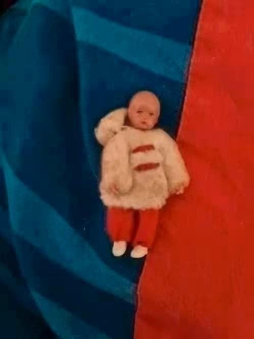 Oud Caco Popje 5 cm - Vintage Miniatuur Pop, Verzamelen, Poppenhuizen en Toebehoren, Ophalen of Verzenden, Gebruikt
