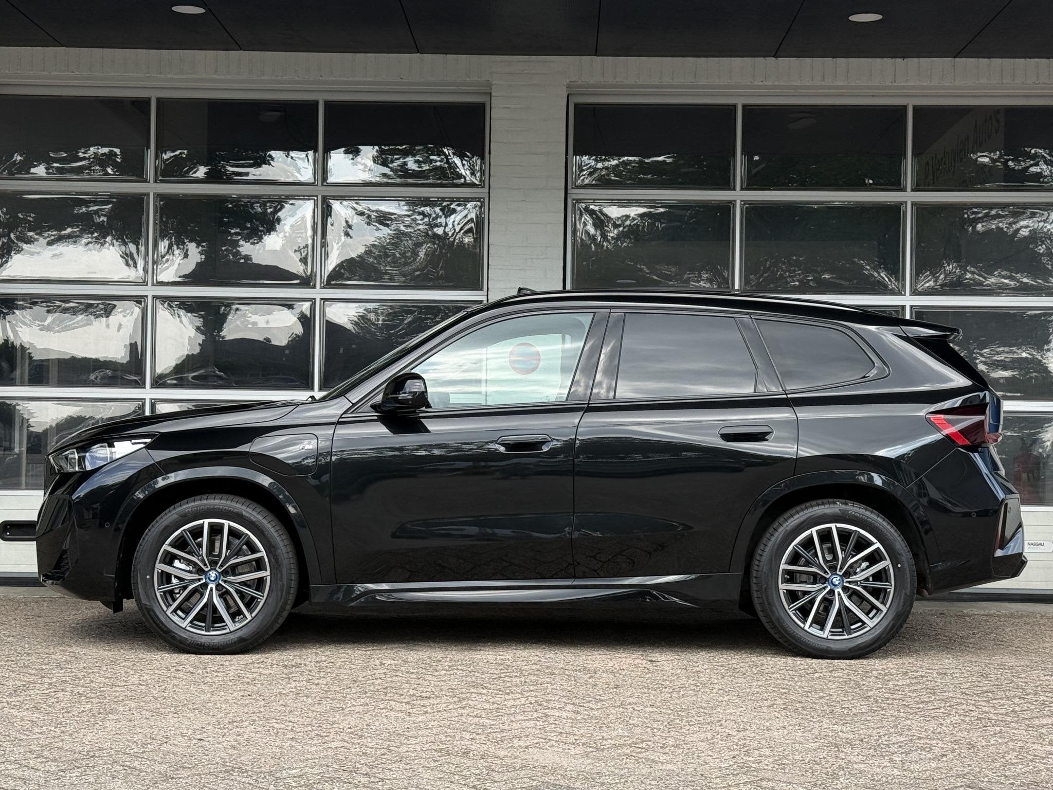BMW X1 xDrive30e M SPORT | PANORAMA | 360 CAMERA | TREKHAAK, Stof, 16 kWh, Plug-in hybride, Bedrijf