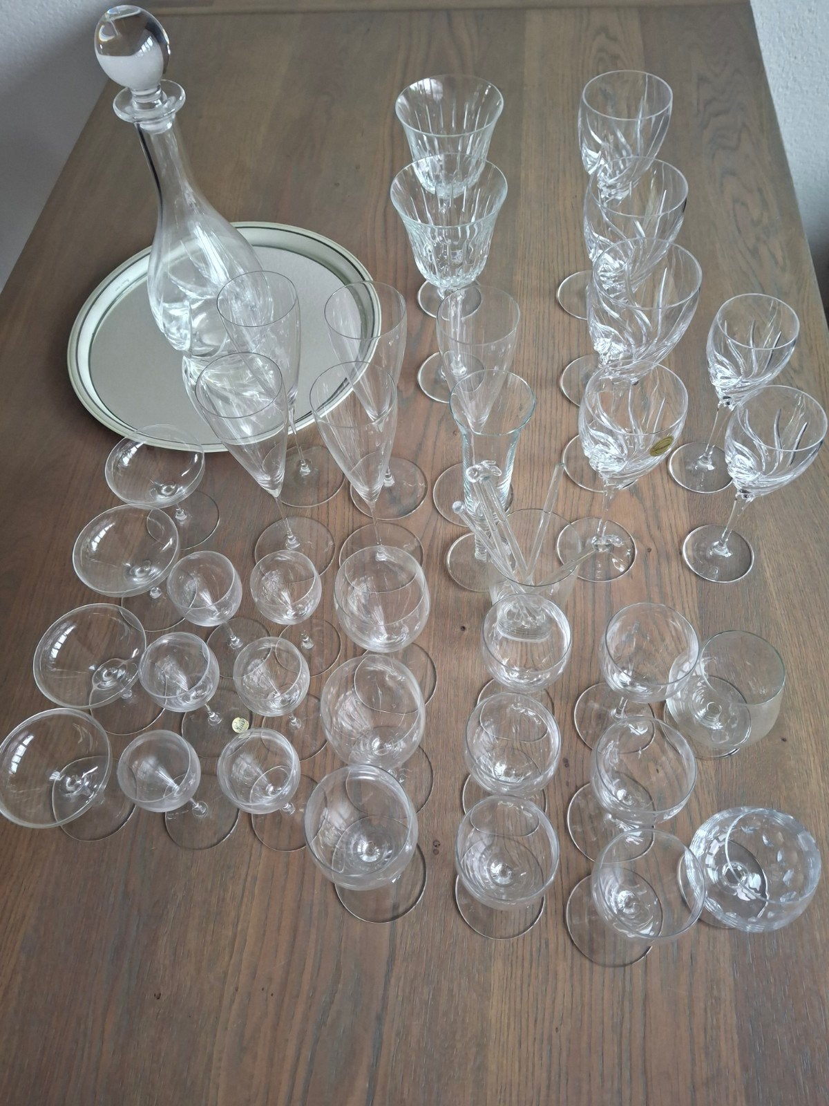 Glas servies waarvan heel veel kristal., Ophalen