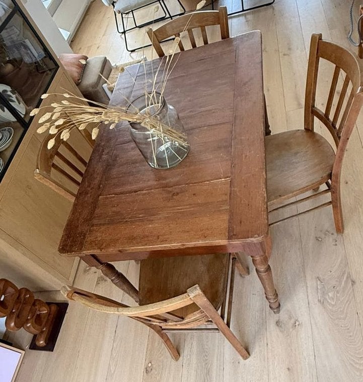 Koopje Vintage houten eettafel met lade en 4 stoelen, Ophalen, Gebruikt, 100 tot 150 cm, 50 tot 100 cm
