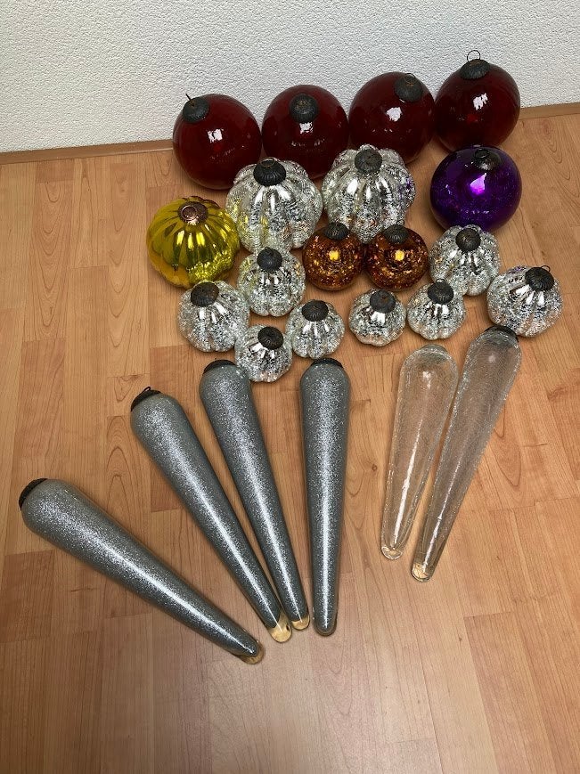 24 Stuks Heksenballen en pegels. Samen voor 25 euro, Ophalen