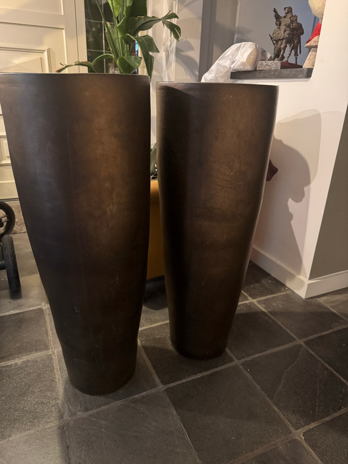 Grote Bronzen Bloempot Vazen - Zwaar en Stijlvol (96cm), Ophalen, Overige materialen, Bruin, 96 cm