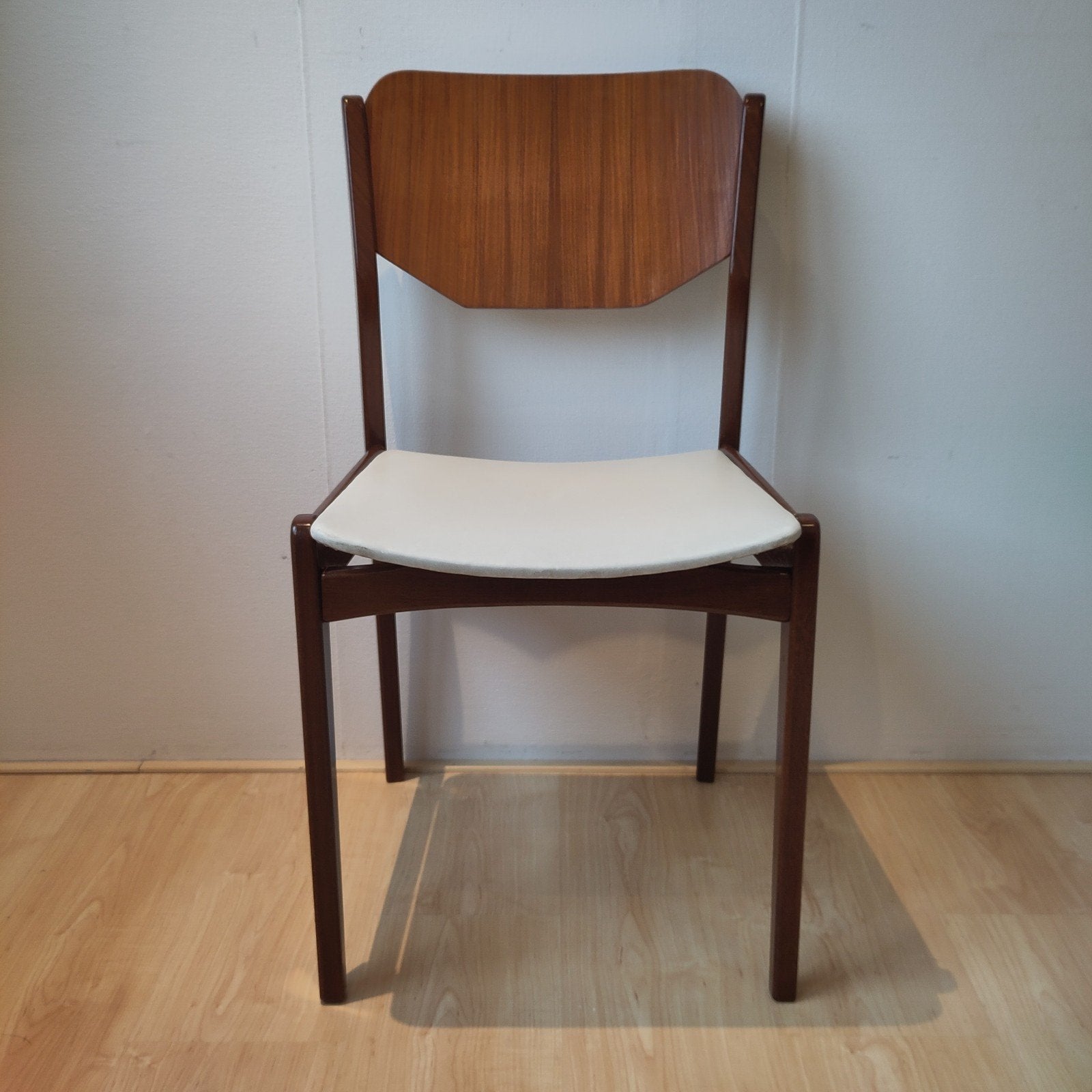 Vintage jaren 60 70 teakhouten eetkamerstoel, Huis en Inrichting, Stoelen, Ophalen of Verzenden, Bruin, Leer, Eén