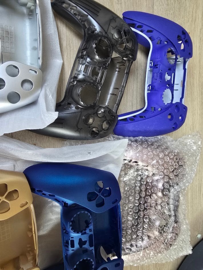 Foto 20 van Grote partij PS4/PS5 controllers + onderdelen/accessoires