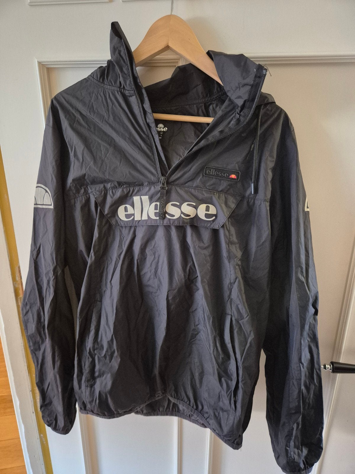 Ellesse jas maat L, Kleding | Heren, Jassen | Zomer, Ophalen, Maat 52/54 (L), Zwart, Ellesse