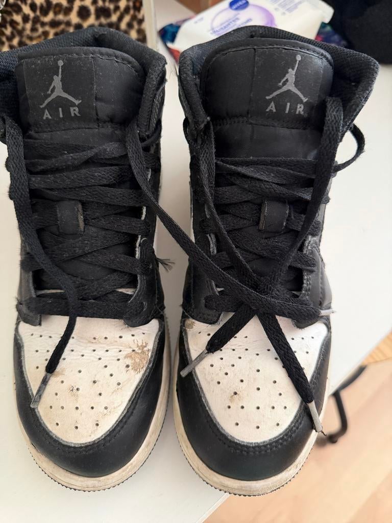 Nike Air Jordan 1 Mid Zwart Wit Maat 40, Kleding | Dames, Schoenen, Ophalen, Gedragen, Zwart, Sneakers of Gympen