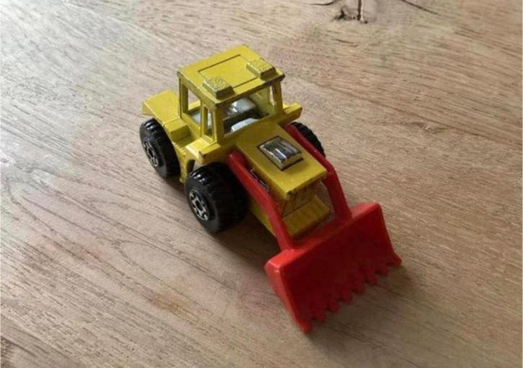 Matchbox Lesney Tractor Shovel 1976 – Geel/Rood, Hobby en Vrije tijd, Modelauto's | Overige schalen, Ophalen of Verzenden, Gebruikt