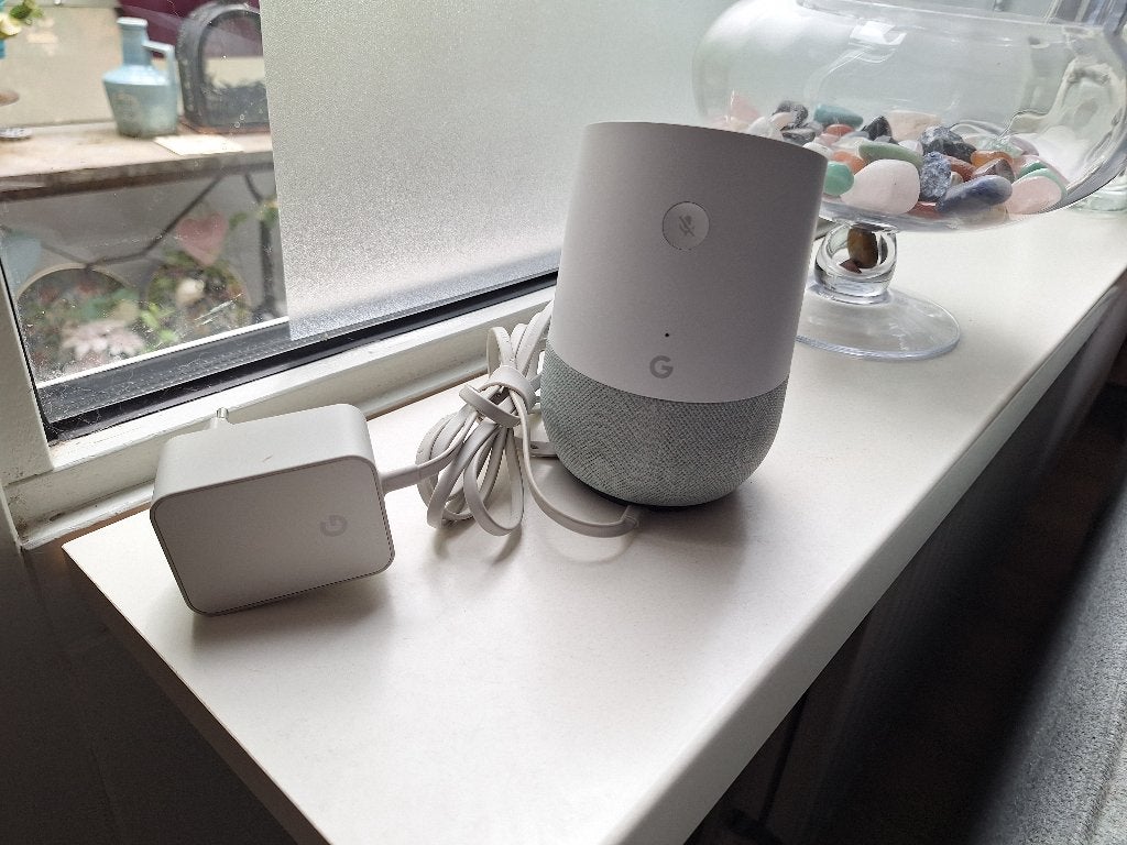 Google Home Smart Speaker wit