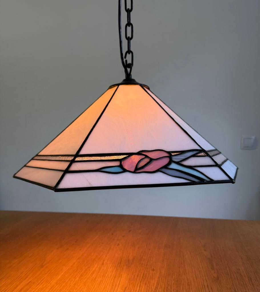 Tiffany bloemmotief hanglamp Art Nouveau glas-in-lood design, Huis en Inrichting, Lampen | Hanglampen, 50 tot 75 cm, Ophalen of Verzenden