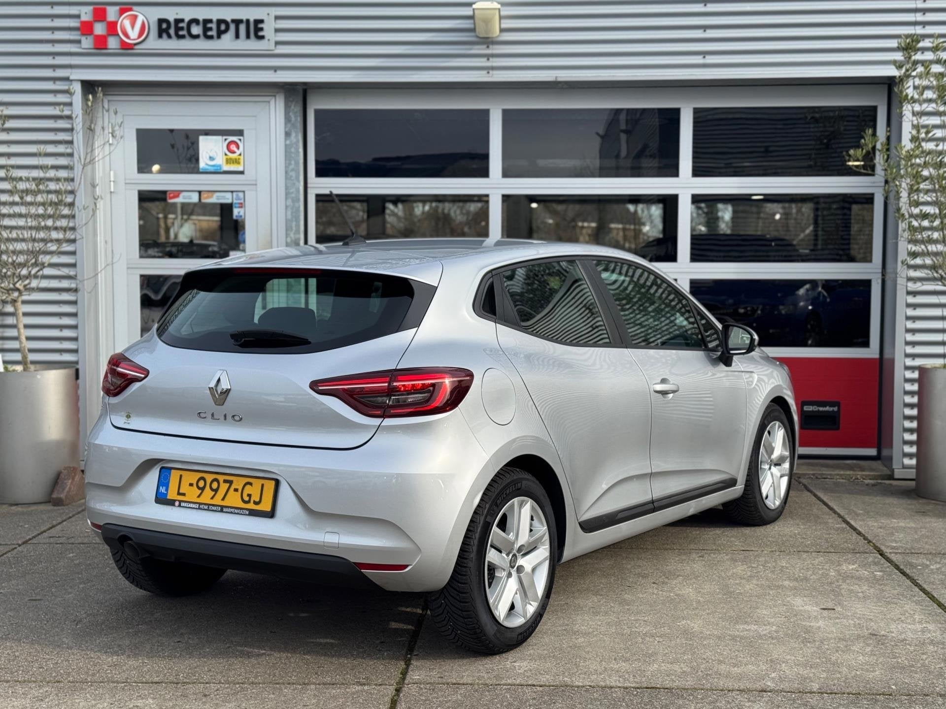 Renault Clio 1.0 TCe Zen / Navi / Carplay / Cruise / DAB / 1, Auto's, Voorwielaandrijving, Dealer onderhouden, Gebruikt, 49 €/maand