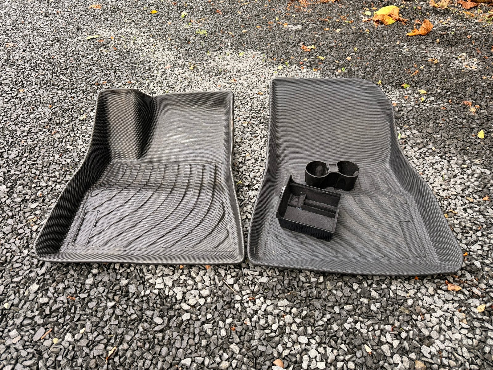 Rubber Matten Set complete Tesla Model 3 2022 + accessoires, Auto diversen, Ophalen, Gebruikt