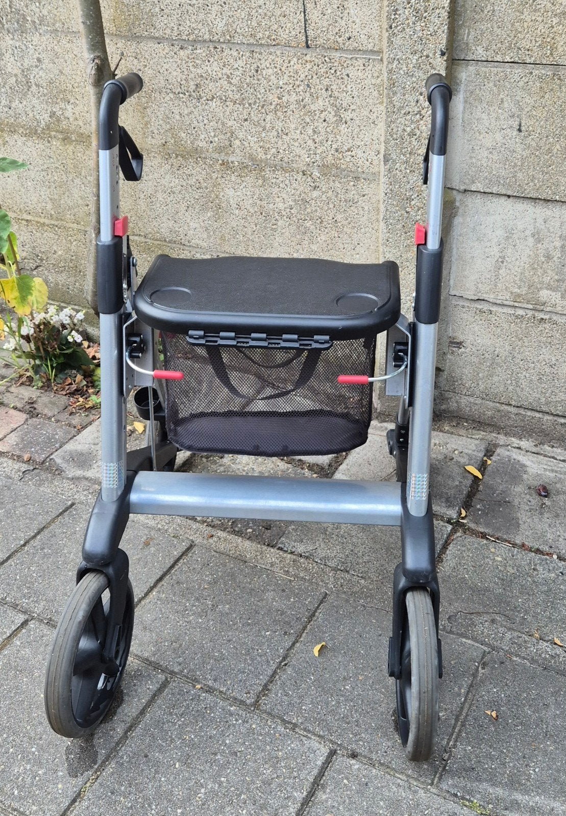te koop active rollator in nette staat (Lichtgewicht), Diversen, Ophalen, Opvouwbaar, Gebruikt
