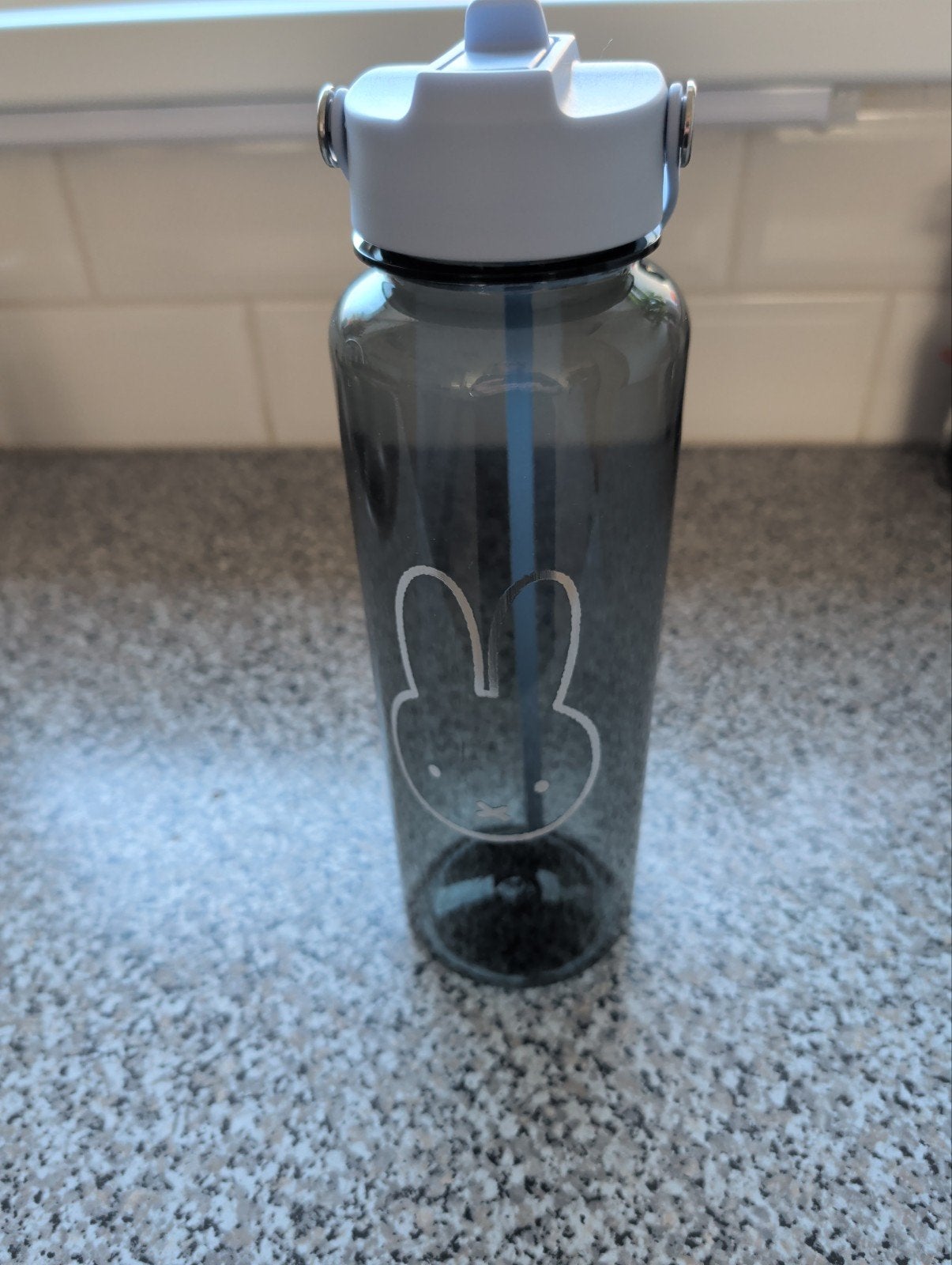 Drinkfles met Nijntje opdruk en rietje, Overige typen, Kunststof, Ophalen of Verzenden, Zo goed als nieuw