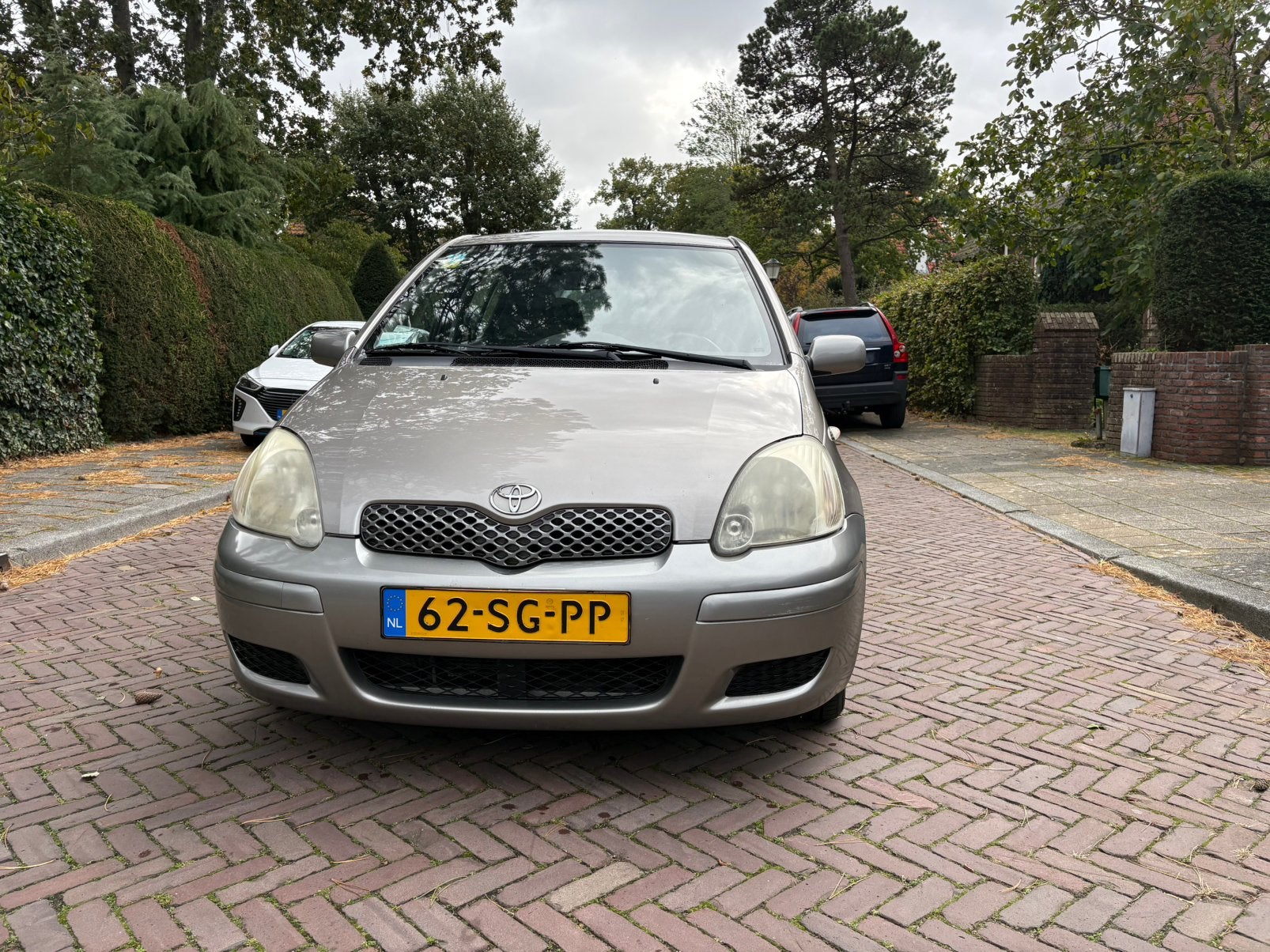 Toyota Yaris 1.3 16V Vvti 5DR AUT 2006 Grijs, Auto's, 31 €/maand, 4 cilinders, 400 kg, Origineel Nederlands