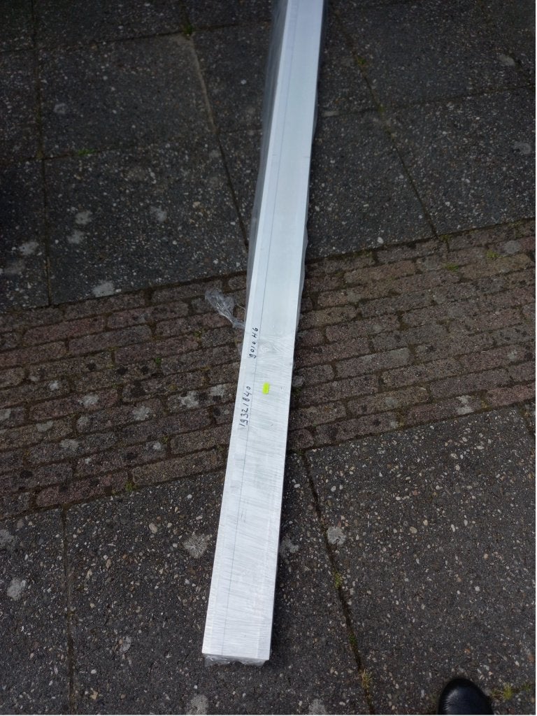 2 nieuwe hoogglans MDF-plinten van de PLINTENFABRIEK  + ..., Ophalen, Nieuw, Mdf, 200 tot 250 cm