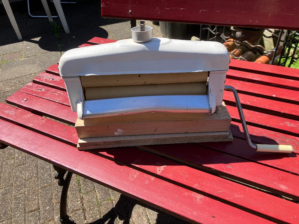 was spullen wringer klok knijper wasstamper etc., Ophalen