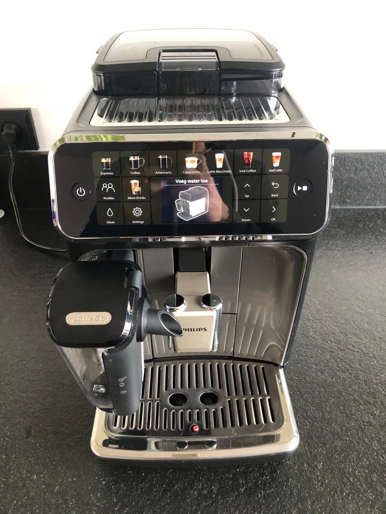 PHILIPS EP5549/70 - Volautomatische espressomachine - Zwart, Witgoed en Apparatuur, Koffiezetapparaten, Ophalen, Zo goed als nieuw
