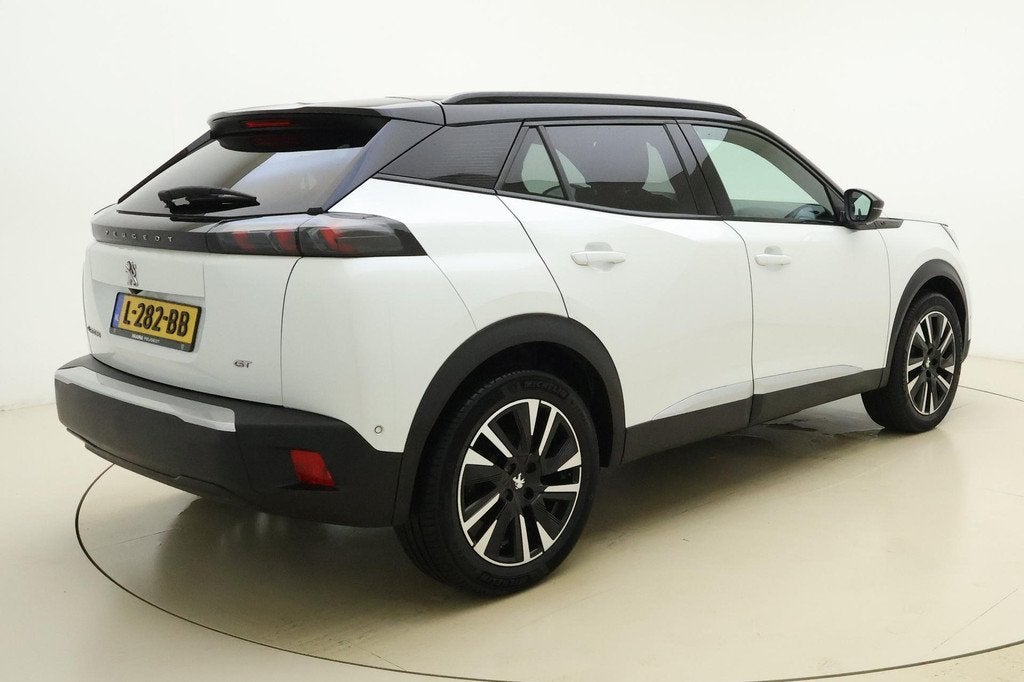 Peugeot e-2008 EV GT Pack 50 kWh | Leer/alcantara | stoelver, Auto's, Peugeot, 330 km, 136 pk, Gebruikt, Wit