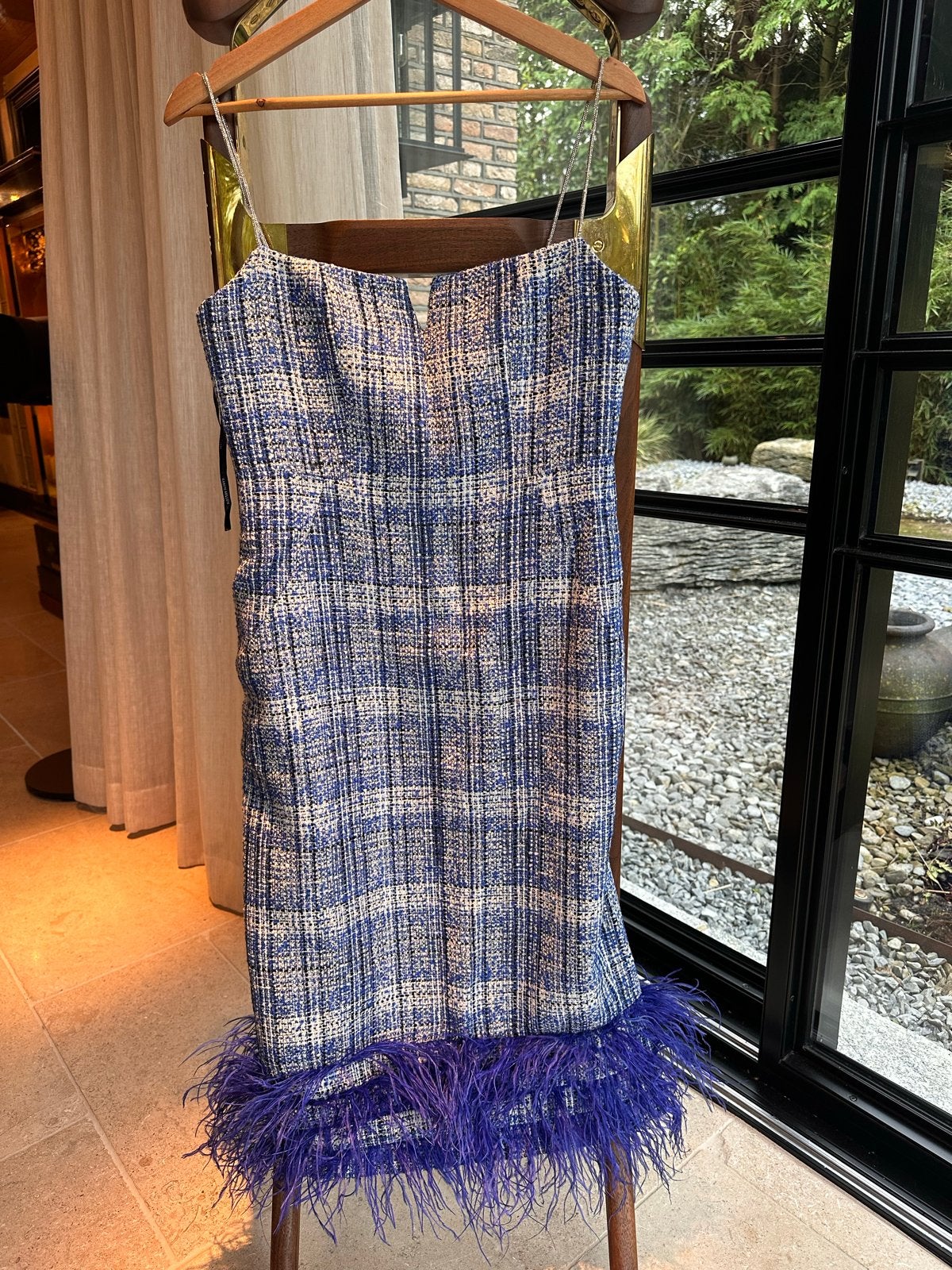 Karen Millen jurk blauw maat 40 met glitter en veren, Kleding | Dames, Maat 42/44 (L), Nieuw, Knielengte, Verzenden
