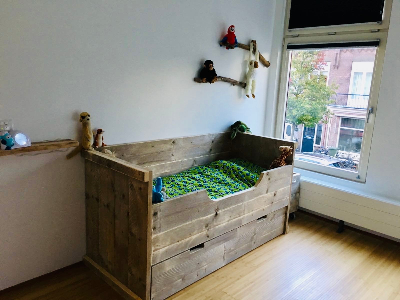 Kinderbed met lade en Emma matras - gratis af te halen, Ophalen, Gebruikt, 190 cm of minder, Hout