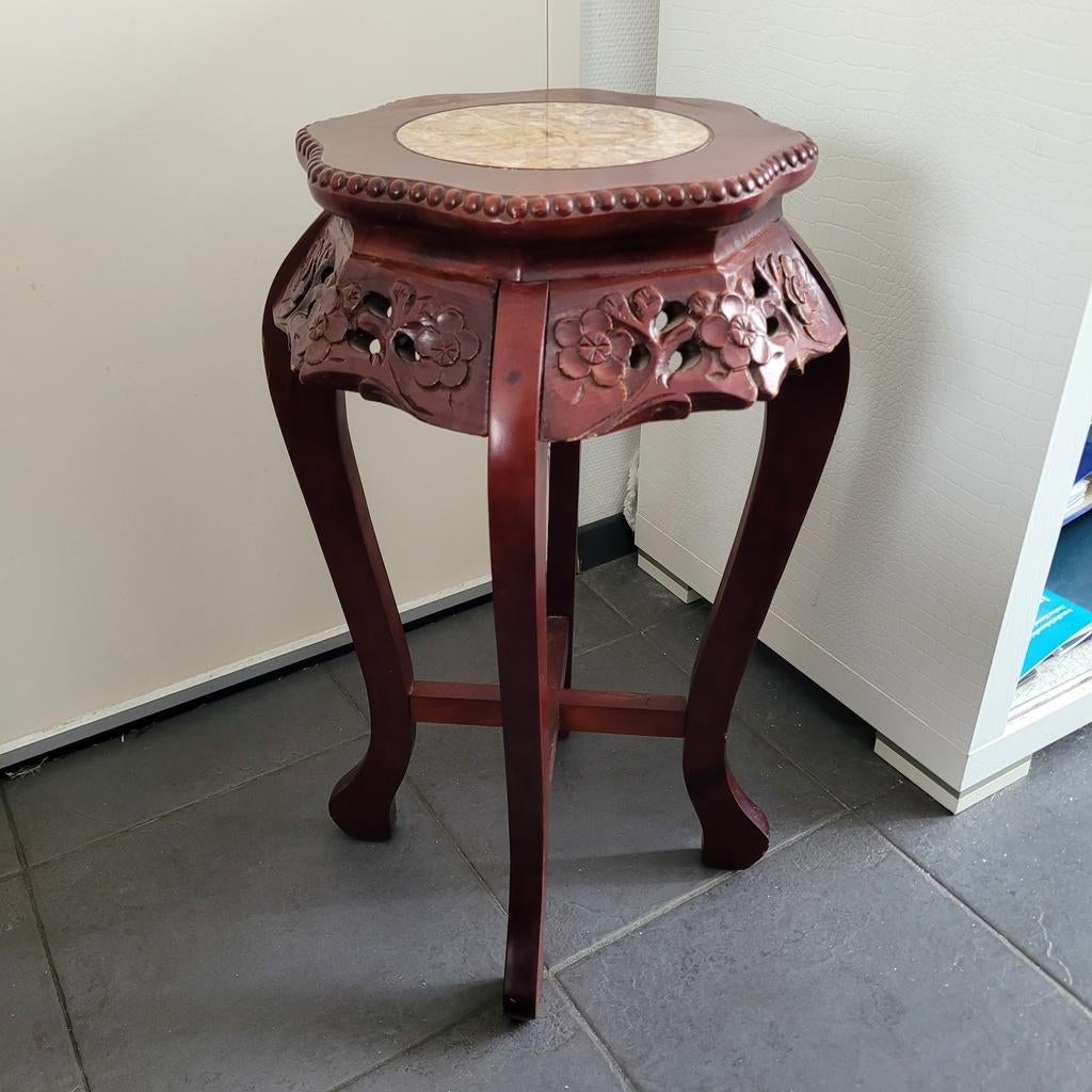 Chinese houten bijzettafel plantentafel bloemenmotief 61 cm, Antiek en Kunst, Antiek | Meubels | Tafels, Ophalen of Verzenden