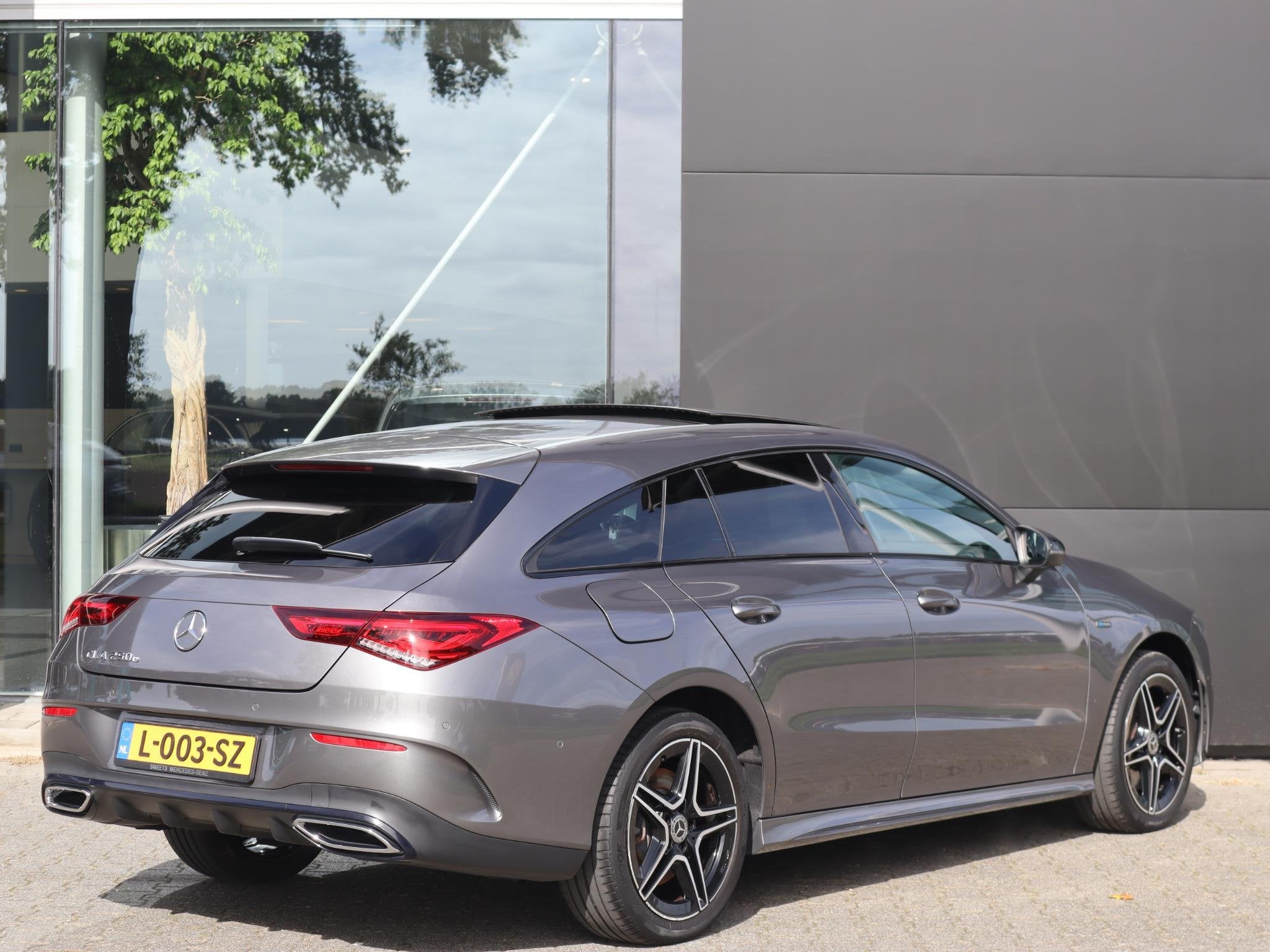 Mercedes-Benz CLA-klasse Shooting Brake 250 e Premium l Pano, Auto's, Stof, Gebruikt, 4 cilinders, Hybride Elektrisch/Benzine