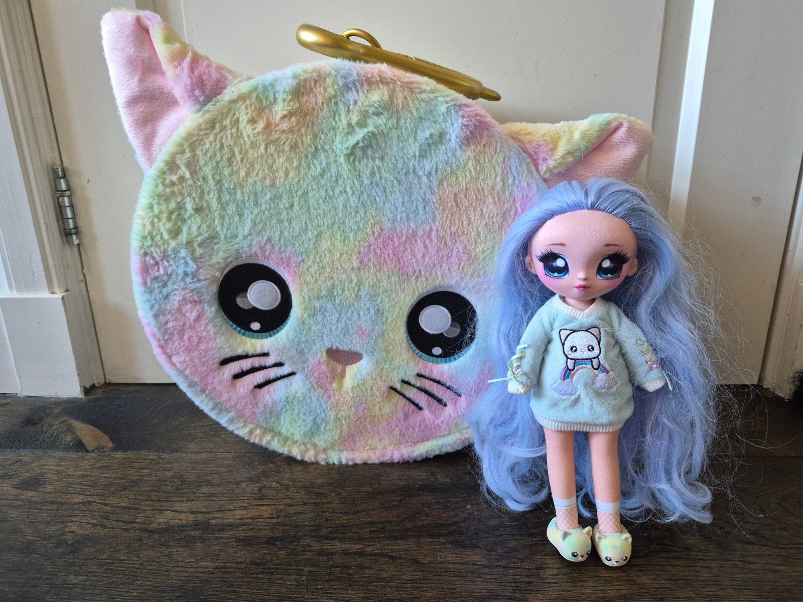 nanana suprise regenboog kat pop + enorme nana bewaar box, Kinderen en Baby's, Speelgoed | Poppen, Ophalen of Verzenden, Zo goed als nieuw