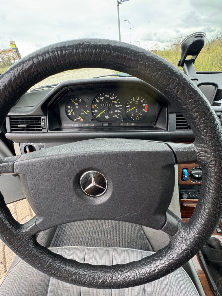 Oldtimer Mercedes-Benz 200-Serie 2.3 230 TE K6 1986 Zwart, foto 9