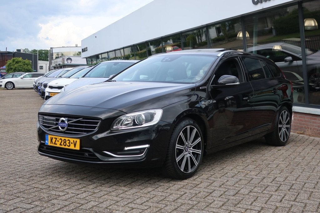 Volvo V60 2.4 D5 Twin Engine R-Design 2e EIG_LED_ADAP-CRUIS_, Auto's, Volvo, Automaat, Vierwielaandrijving, 1880 kg, 210 min
