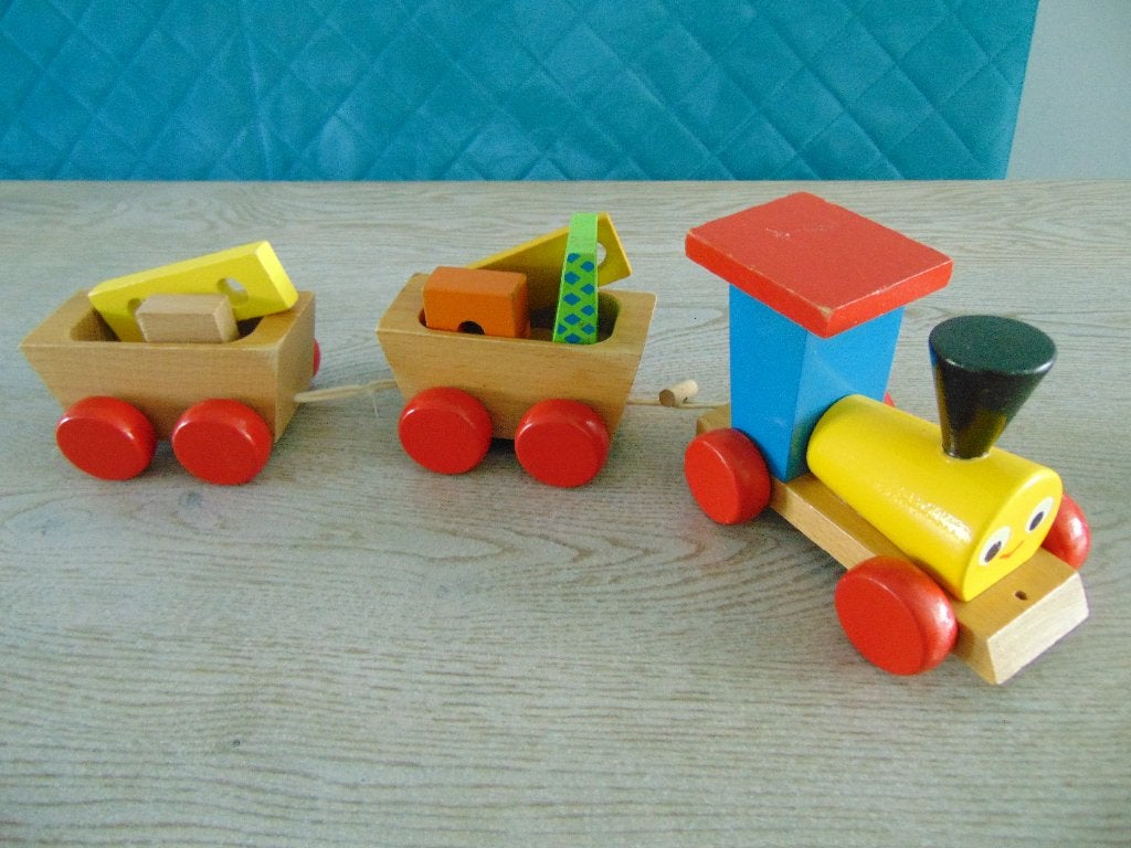 Grote houten trein - Trein in gekleurd hout met 5 blokken, Ophalen of Verzenden, Gebruikt, Duw- of Trekspeelgoed