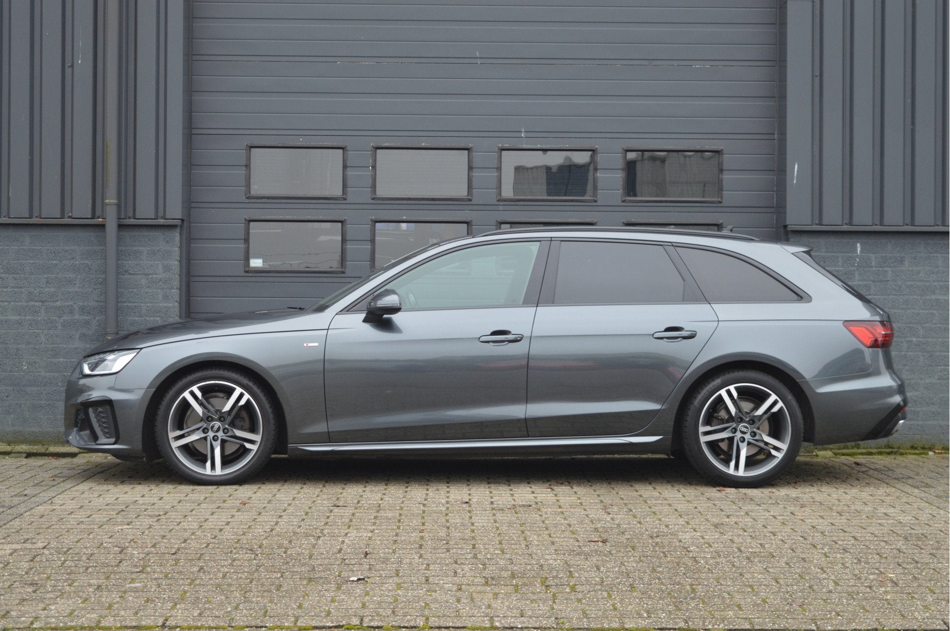 Audi A4 Avant 35 TFSI S edition | S-LINE | CAMERA | ORG NL |, Gebruikt, Origineel Nederlands, Autotrust, Zilver of Grijs